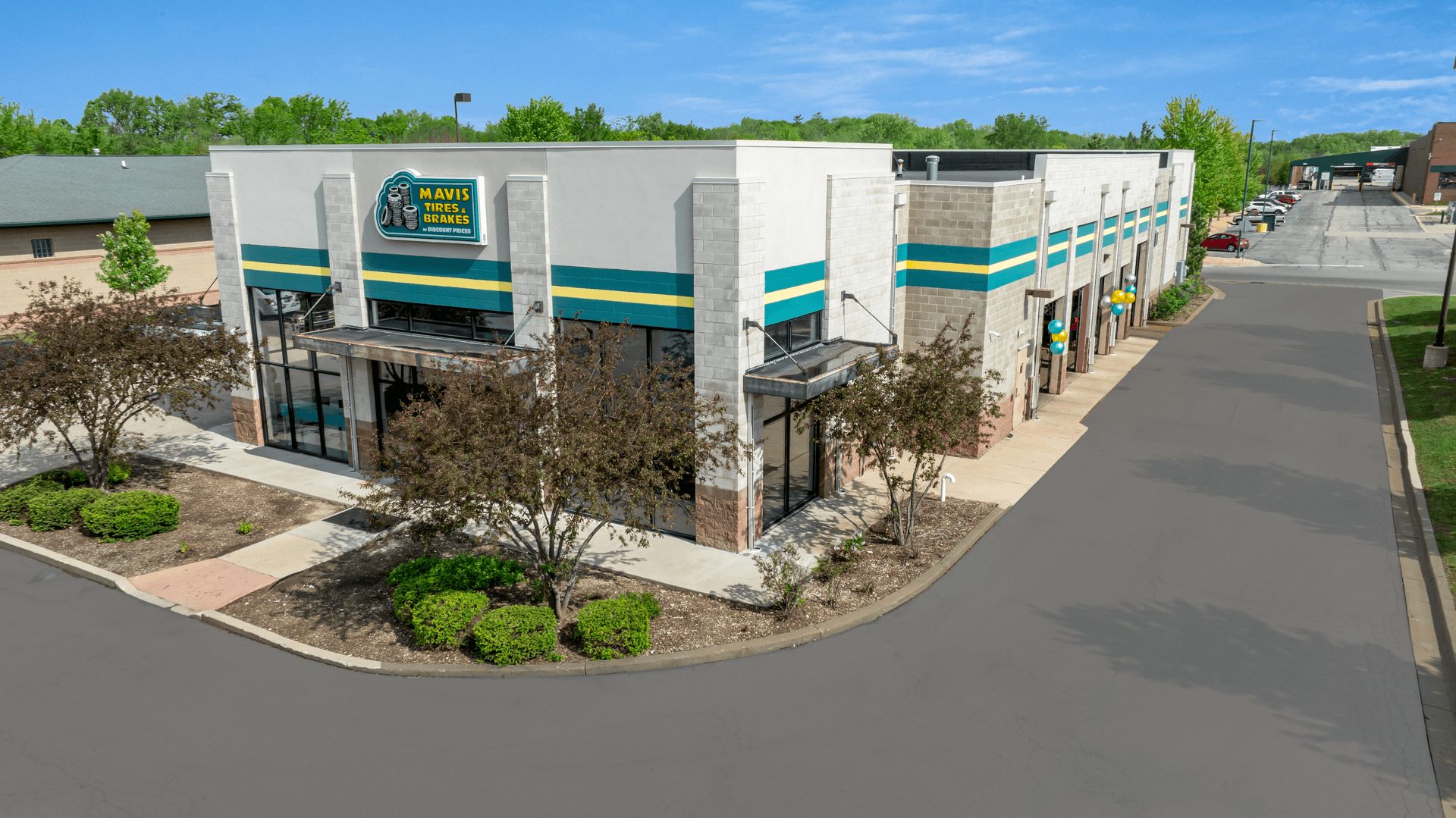 Store_1050 Tire Shop & Auto Repair in Antioch, Illinois